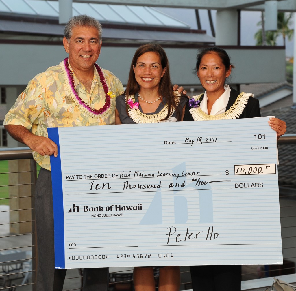 Hui Malama receives $10,000 Mike Lyons award from Bank of Hawaii